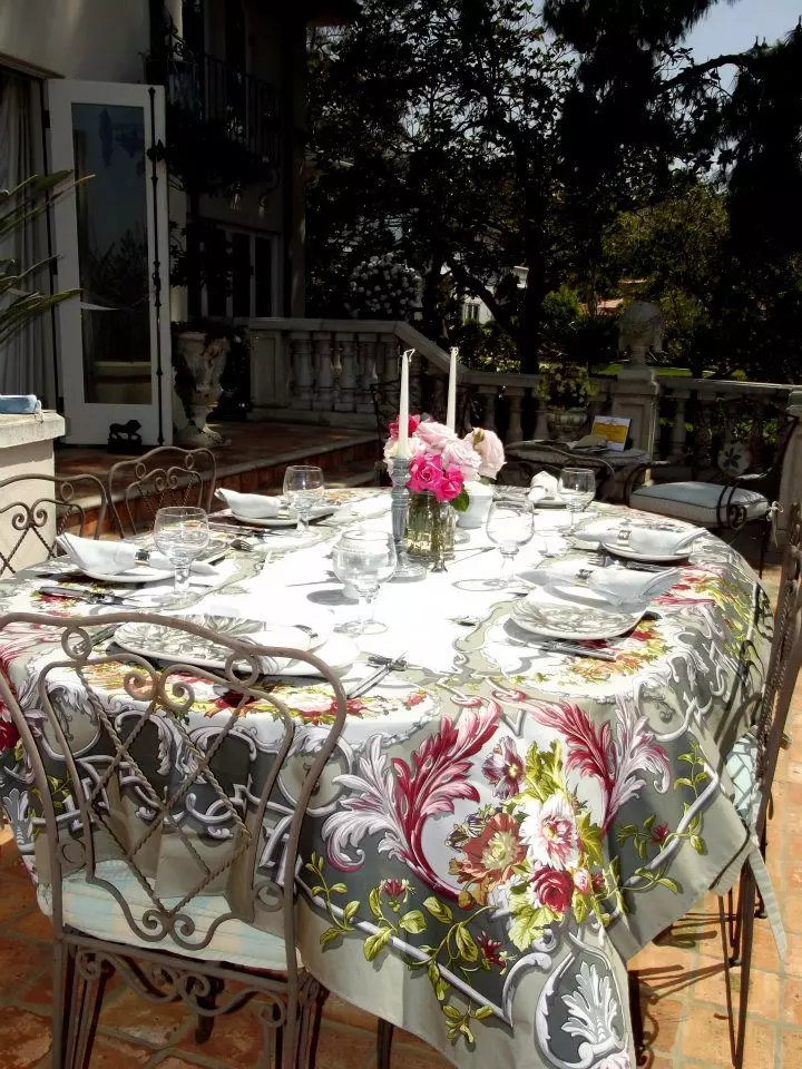 A beautifully and elegantly decorated table