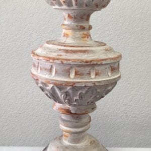 A white stained lamp base