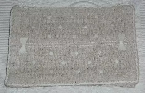 White Polka Dots Embroidered Tissue Holder