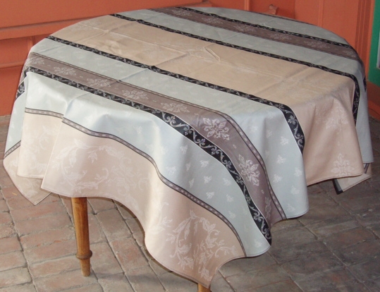 A pattern of cream and white table cloth