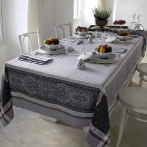 vau-g.jpg Alt Tag: A black and white table cloth